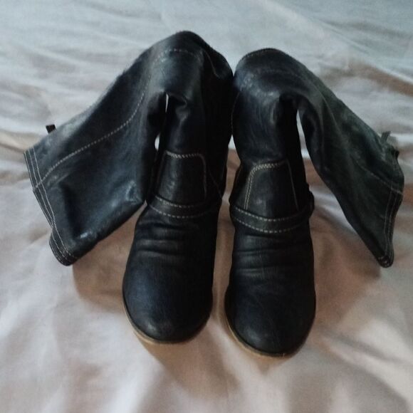 Ladies Designer Boots by BRECKELLE - Picture 2 of 16